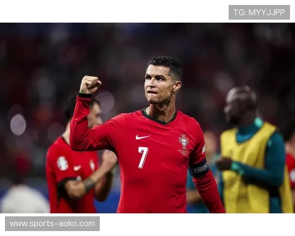 C罗：从球场传奇到全球影响力的足球巨星之路