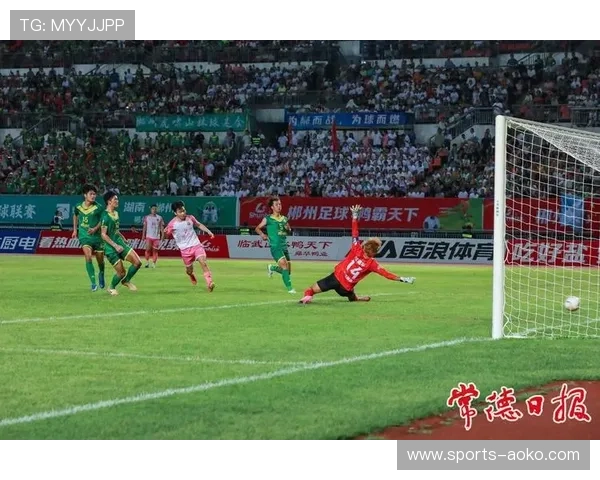 中国26号足球球星赛场激情瞬间展现顽强拼搏精神