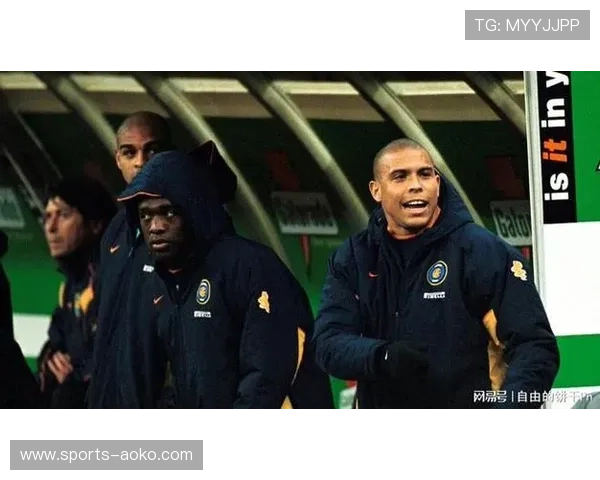 光头巨星闪耀绿茵场足球秃头球员的荣耀与传奇