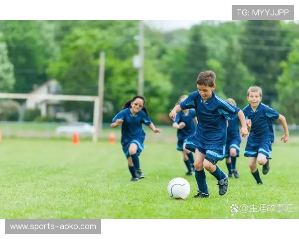 昔日足球巨星重回绿茵场 谁能超越传奇足坛之光